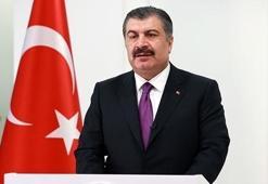 Bakan Koca'dan aşı yapmaktan yorgun düşen hemşireye teşekkür