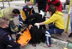 Otomobil, otobüs durağına daldı: 5 yaralı