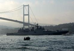 Rus savaş gemileri peş peşe İstanbul Boğazı'ndan geçti