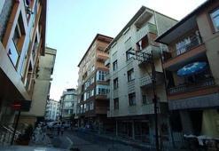Pendik'te depremin ardından hasar oluşan 4 katlı bina tahliye  edildi