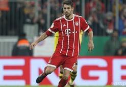 Javi Martinez'den sürpriz imza!