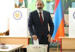 Ermenistan'daki seçimleri Paşinyan oyların yüzde 53,92'sini alarak kazandı