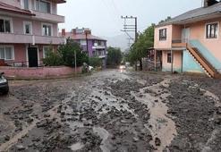 Giresun'da etkili sağanak; dere taştı, yollar çamurla kaplandı