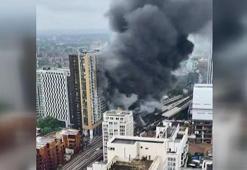 Londra'da metro istasyonunda patlama ve yangın!