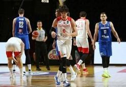 12 dev Adam yarı finalde! Türkiye - çekya: 87-70