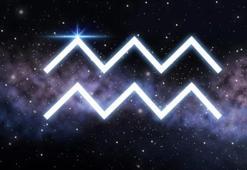 Kova burcu kadını anlaşabildiği ve anlaşamadığı burçlar neler? Nasıl erkeklerden hoşlanır?