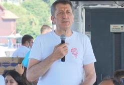 Bakan Ziya Selçuk öğrencilerle bir araya geldi