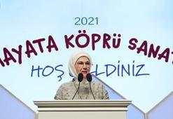 Emine Erdoğan, devlet korumasındaki çocukların hazırladığı tiyatro gösterisini izledi