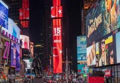 Times Meydanı'nda dev ekrana Türk bayrağı yansıtıldı