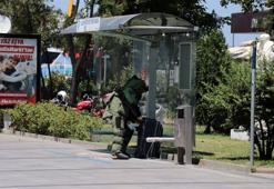 Durakta bomba paniği! Fünye ile patlatıldı içinden çıkanlar şok etti