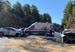 Antalya'da iki otomobil çarpıştı: 1 ölü, 6 yaralı