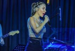 Hande Yener bu kez daha cesurunu giydi! Olay oldu