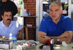 Kültür ve Turizm Bakanı Ersoy, Antalya'da taksi durağını ziyaret  etti