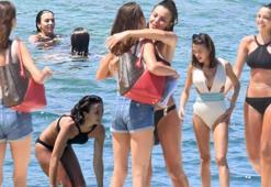 Tuvana Türkay ile Aslıhan Karalar'ın deniz keyfi!
