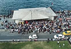 İstanbul'da şoke eden görüntüler! Kalabalıktan araçlar hareket edemedi