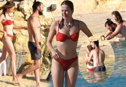 Burcu Biricik kırmızı bikinisiyle tüm dikkatleri üzerinde topladı!