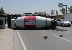 Arnavutköy'de beton mikseri yan yattı! Trafik durma noktasına geldi