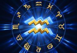 Kova burcu erkeği hoşlandığını nasıl belli eder? Kova burcu erkeği aşık olursa ne yapar?