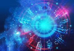 Kova burcu kadını hoşlandığını nasıl belli eder? Kova burcu kadını aşık olursa ne yapar?