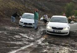 Erzurum-Bayburt kara yolunda heyelan: Yol ulaşıma kapandı