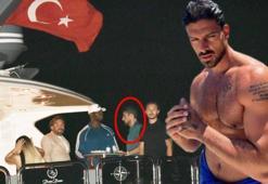 Michele Morrone lüks teknede görüntülendi! Ne yapsa kaçamadı...
