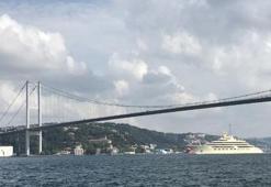 'Güzel kız' İstanbul Boğazı'ndan geçti