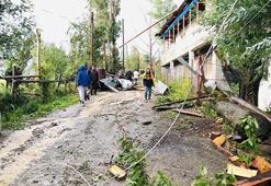 Artvin'de hortum, fırtına ve dolu; çatılar uçtu, evler hasar gördü