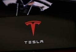 Sürücü destek sistemi bulunan Tesla, iki araca çarptı!