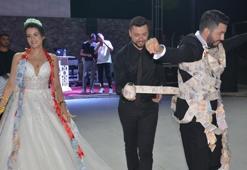 Damada 60 metre uzunluğunda 5 liralık banknot! 'Eziyet olsun diye yaptık'