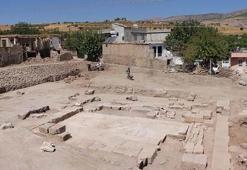 Perre Antik Kenti'ndeki kazılarda sütun ve yazıtlar bulundu