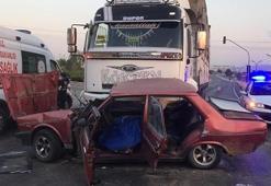 Kamyonla otomobil çarpıştı! 1 ölü, 3 yaralı