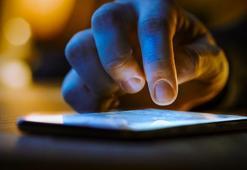 Cep telefonu fiyatları yarı yarıya düştü!