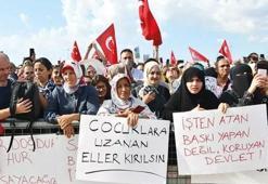 Aşı karşıtları miting yaptı! 'Bizi robot yapacaklar'