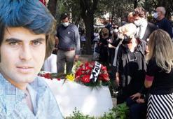 Tarık Akan ölümünün 5'inci yılında mezarı başında anıldı!