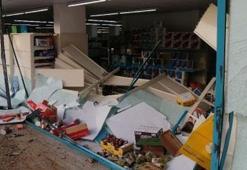 Otomobiliyle markete girdi! 'Deprem sandım'