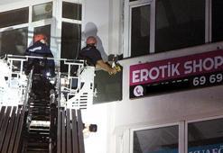 Bolu'da 'erotik shop' açıldı! Binlerce vatandaş görür görmez...