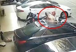 Tayvan'da akıllara durgunluk veren olay! Balkonda ilişkiye giren kadın arabanın üstüne düştü...