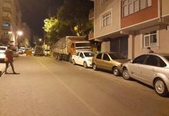 Güngören'de freni boşalan kamyon park halindeki 9 araca çarpıp hasar verdi