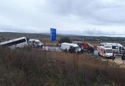 Yolcu otobüsü ve minibüs çarpıştı! 8 kişi yaralandı