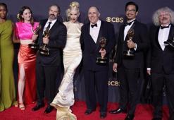 Televizyon dünyasının Oscar'ı Emmy Ödülleri'nin sahipleri belli oldu! Geceye iki dizi damga vurdu...