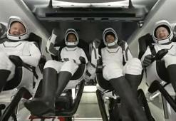 SpaceX'in "Crew Dragon" kapsülü dünyaya döndü! Tarihi anlar...