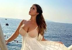 Demi Rose göğüs dekoltesiyle göz kamaştırdı!