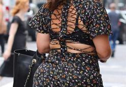 Ashley Graham, bacak dekoltesiyle olay oldu