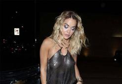 Rita Ora minicik bikinisi dar geldi
