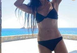 Demi Moore'dan mayolu poz! Gençlere taş çıkardı