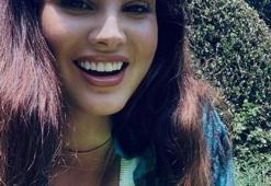 Lana Del Rey'den üstsüz paylaşım!