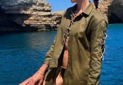 Ece Sükan tekne turunda! Fiziği ve bikinisine övgü...