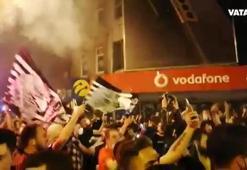 Beşiktaş Meydanı'nda şampiyonluk kutlamaları başladı!