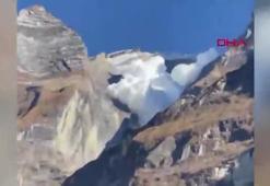 Himalayalar'da nefes kesen anlar! Felaket böyle görüntülendi