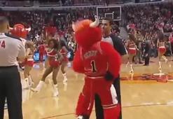 Efsane maskot sosyal medyayı salladı!